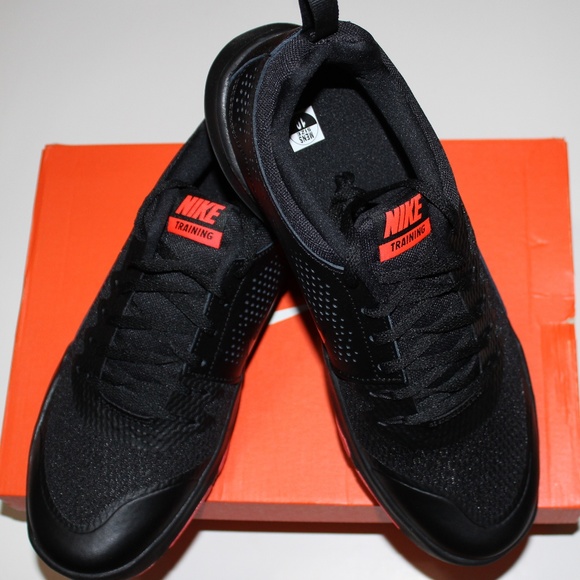 nike training legend trainers in black